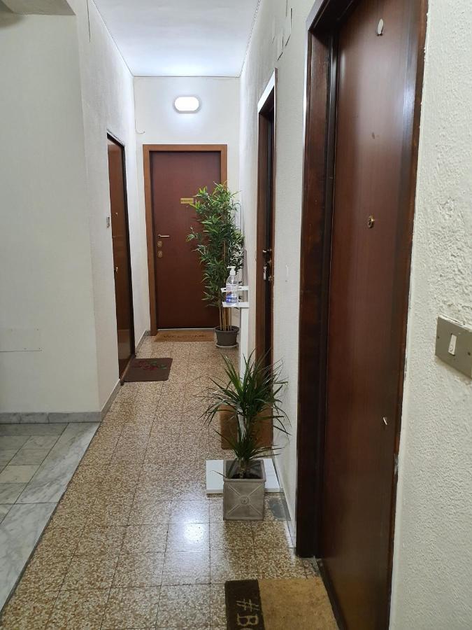 Cristel Apartment - 15 Min Da Milano - Parcheggio - Mono 2 Cormano Buitenkant foto